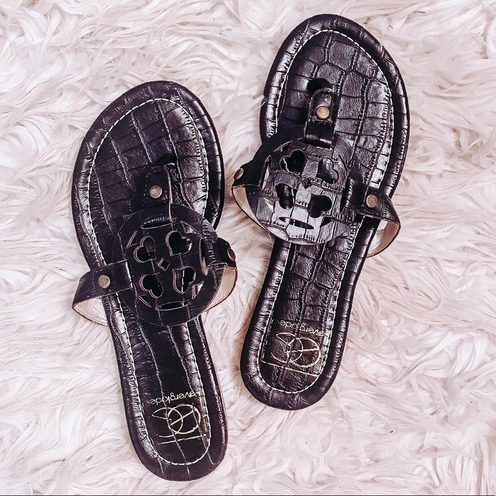 Black Flat Sandals